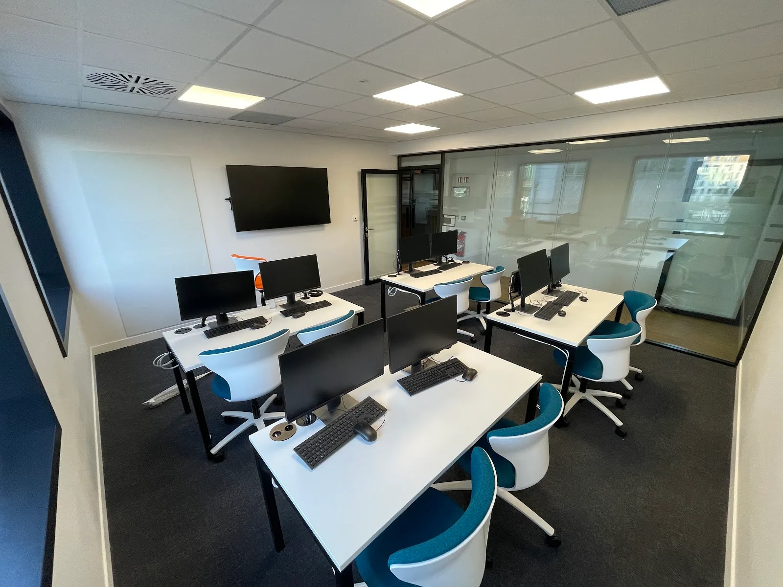 Plug and Play Courbevoie - Photo de l'espace plug-and-play-courbevoie (source : Google)