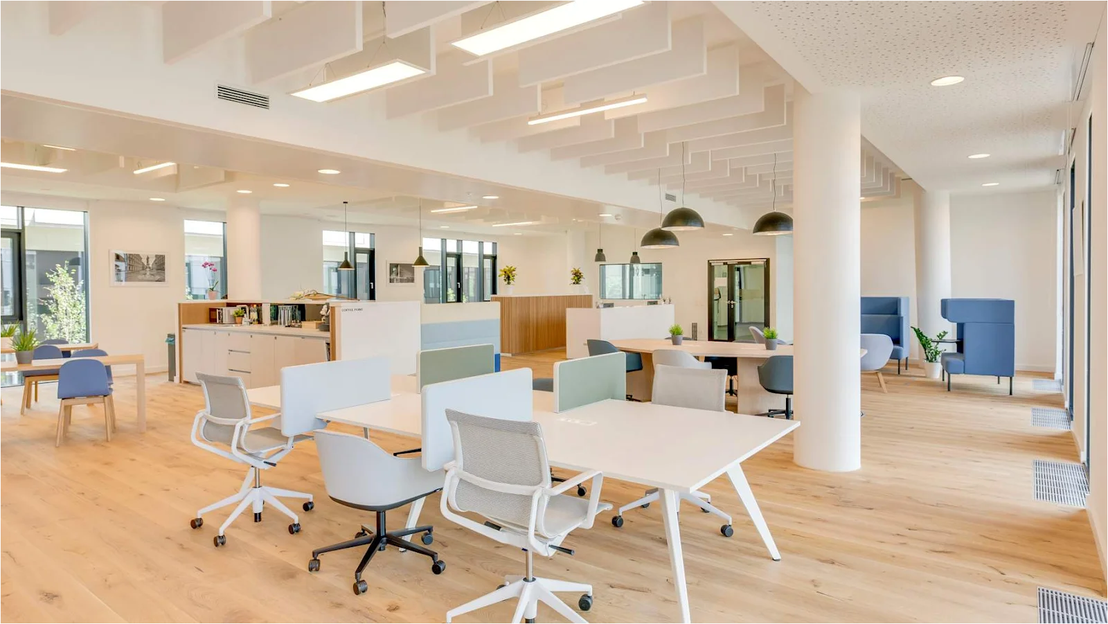 Regus La Défense Tour Initiale - Photo de l'espace regus-la-defense-tour-initiale (source : Google)